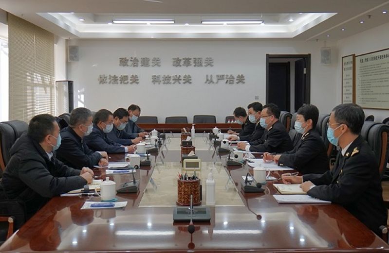 哈尔滨海关关长卢厚林会见黑龙江省商务厅党组书记刘海城